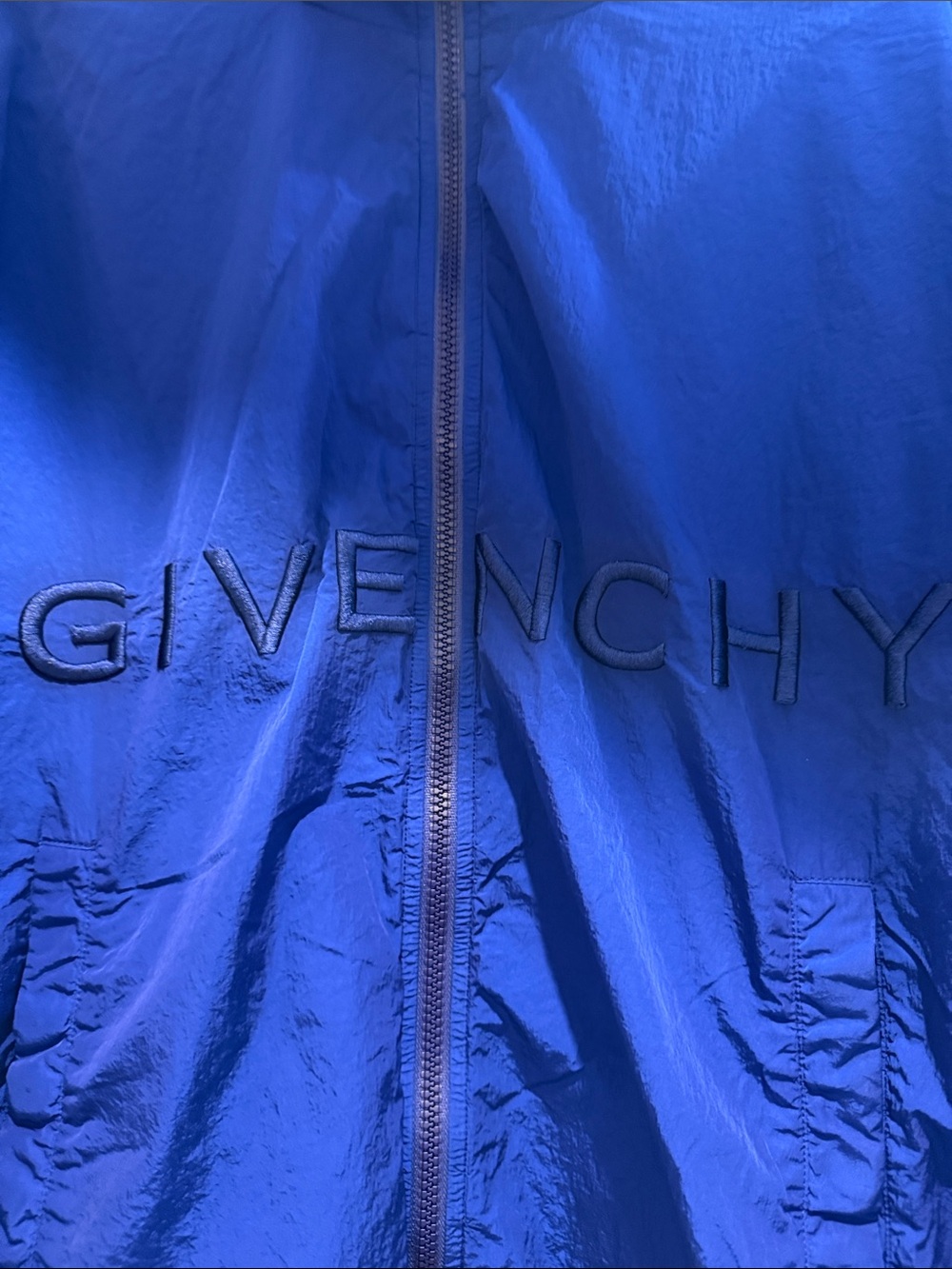 Givenchy - Picture 2 of 4